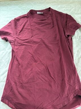 Women’s Basic Crewneck T-Shirt in Burgundy
